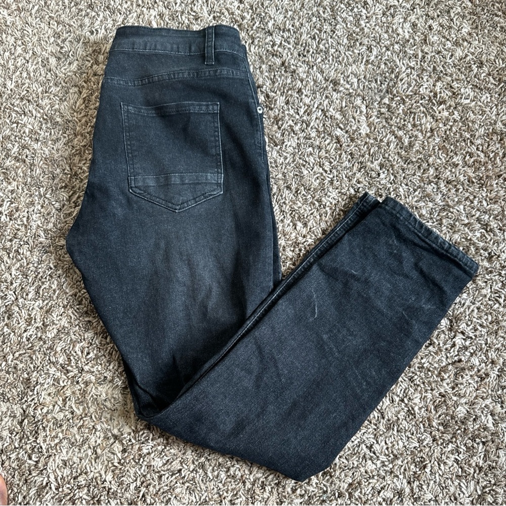 Black Skinny Jeans with Classic Fit